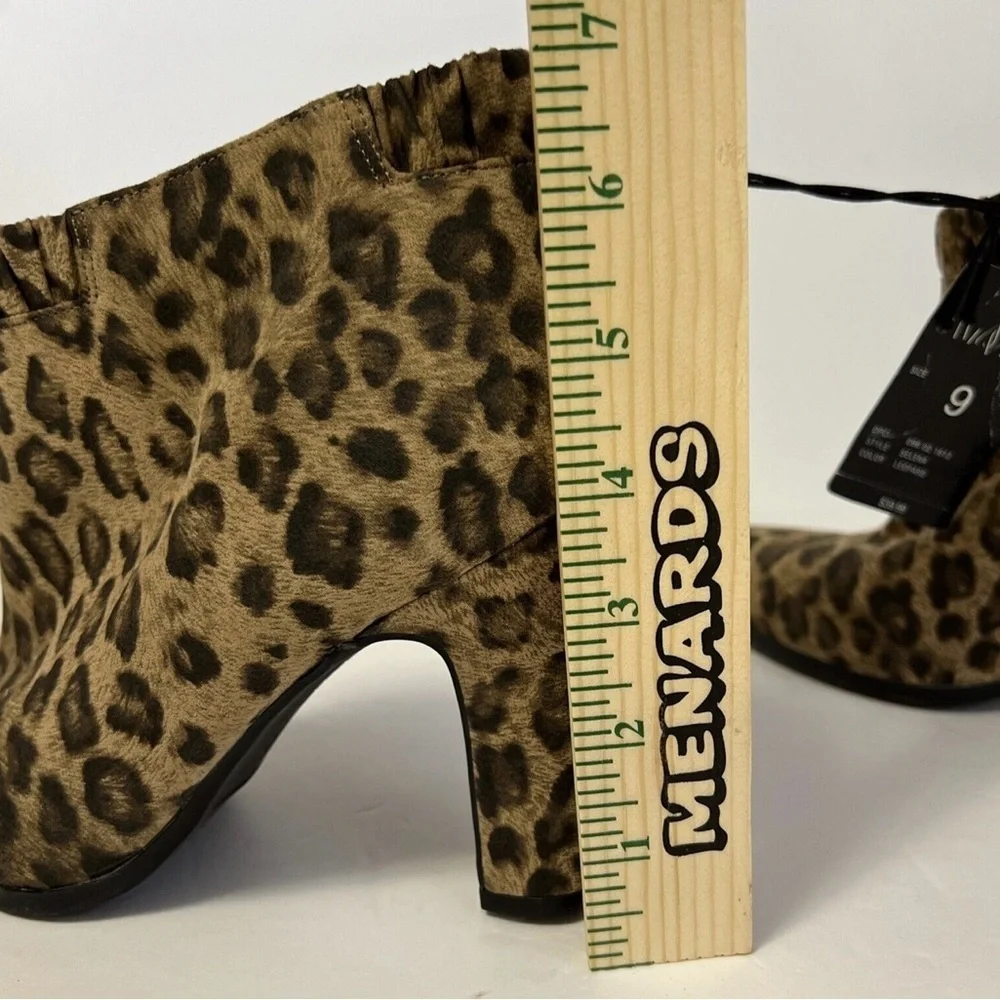Sam & Libby Selena leopard print heeled bootie size 9 cushioned insole